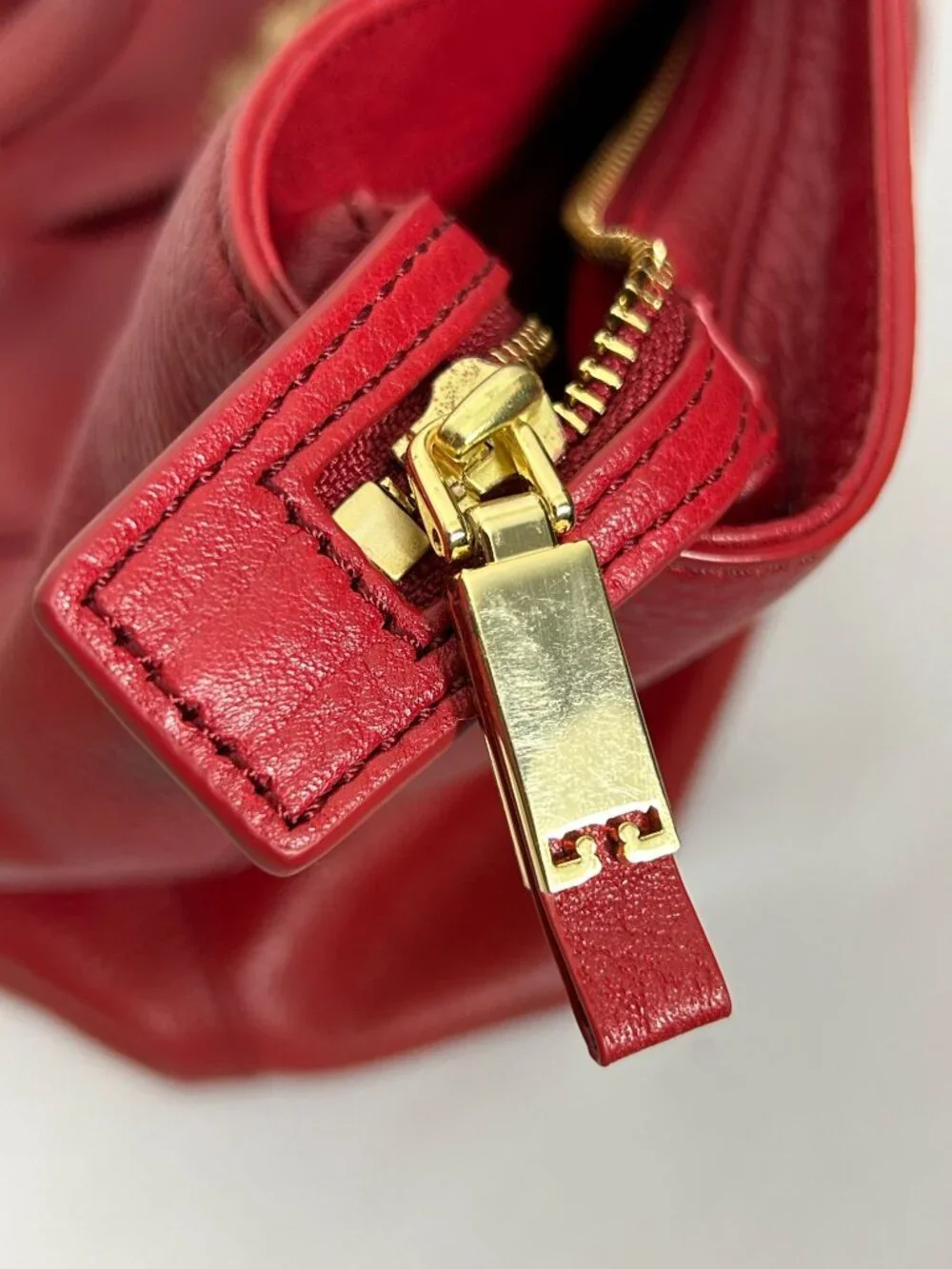 Tory Burch Plaque Large Pebbled Leather Tote in Kir Royale
